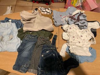 Lot de 15 vêtements taille 3mois