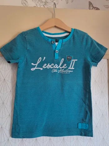 T-shirt garçon 5 ans terre de marins turquoise comme neuf