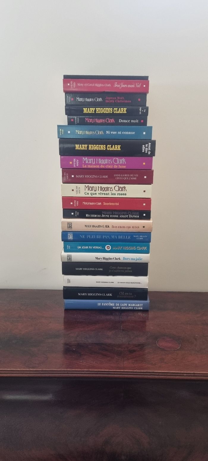 Lot de 20 romans de Mary Higgins Clark - photo numéro 1