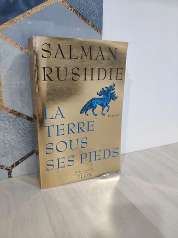 Livre grand format La terre sous ses pieds Salman Rushdie