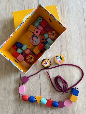 Perle en bois animaux de la savane Auzou