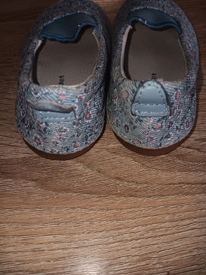 Chaussures fleuris taille 24 - photo numéro 2