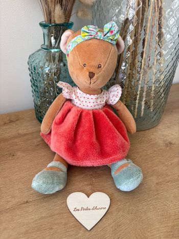 Ours robe et noeud fleuris 