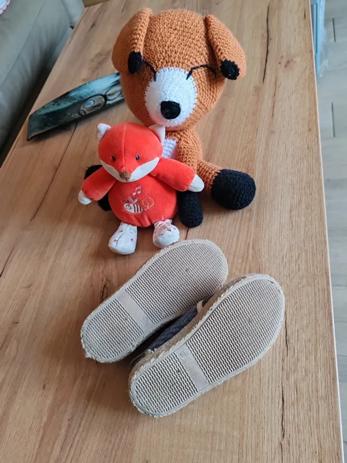 Chaussures espadrilles tbe peu portées 27 2 points noirs intérieurs cause étiquette collée kiabi - photo numéro 7