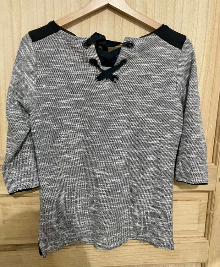 Petit pull gris lacet à l’arrière manches 3/4 taille S - photo numéro 11