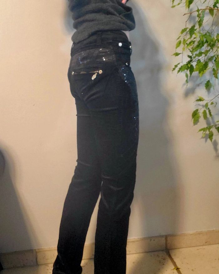 Jean Noir Strié Coupe Droite Estensivo - Taille 38: Confort et Élégance Scintillante