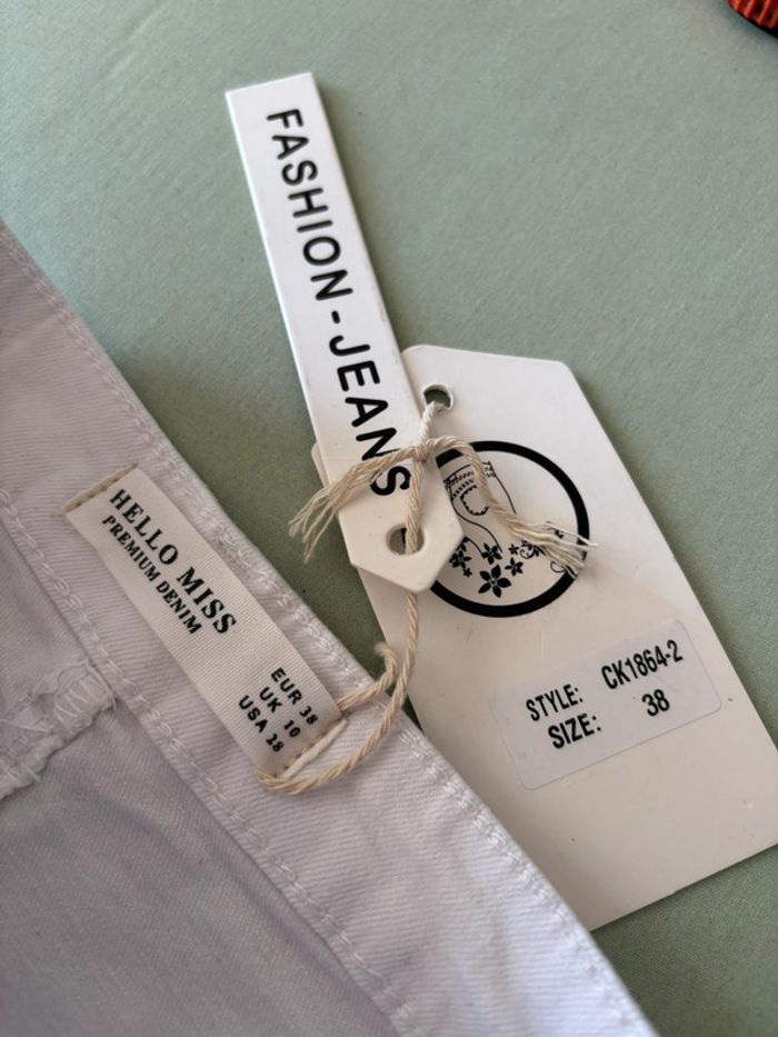 Jupe blanche stretch neuve - photo numéro 4