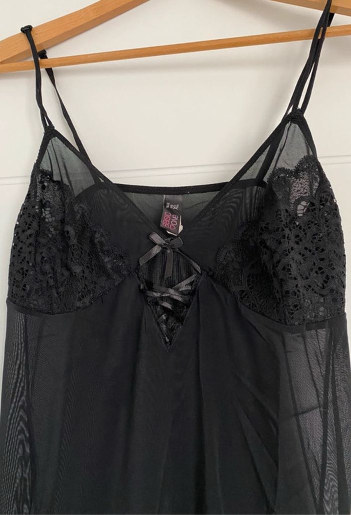 Robe de nuit noir avec dentelle - photo numéro 2