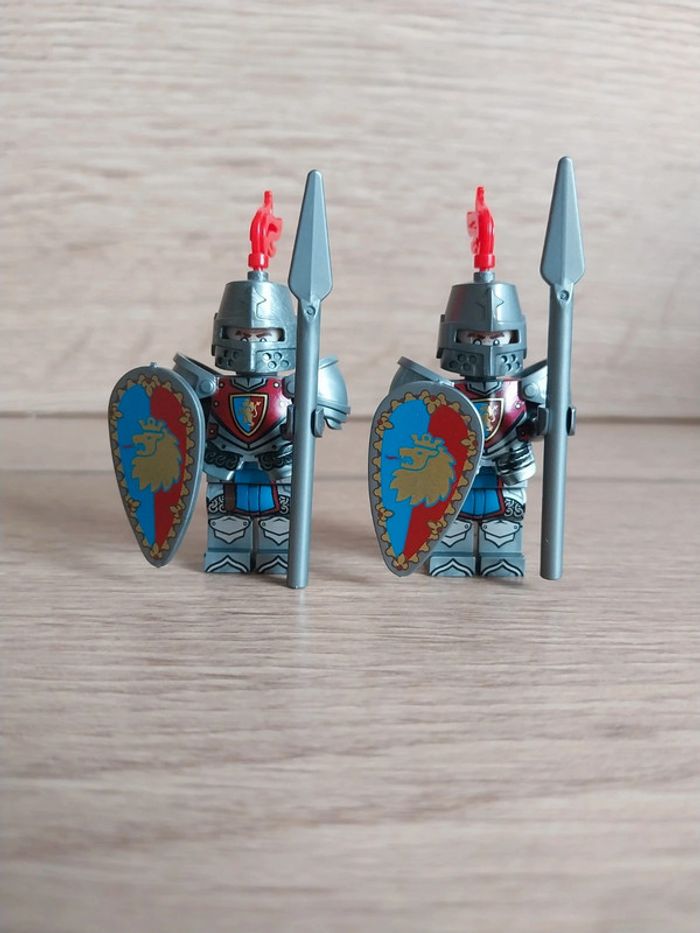 Figurines type lego 2 soldats chevaliers du Lion