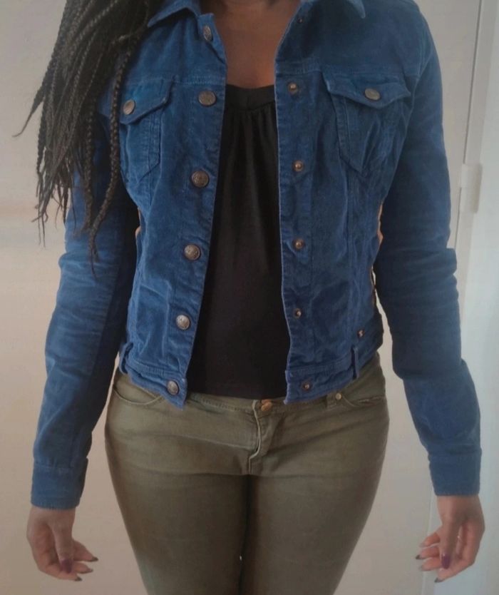 Veste en jean stradivarius en 36 - photo numéro 2