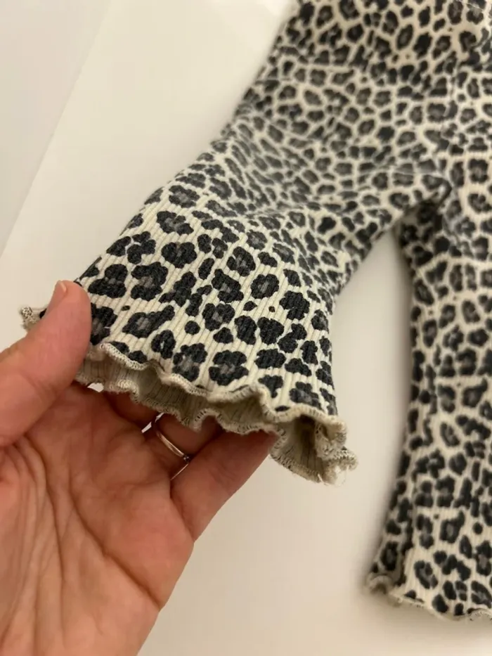 Petit pantalon évasé motifs léopard 4-6 mois - photo numéro 3