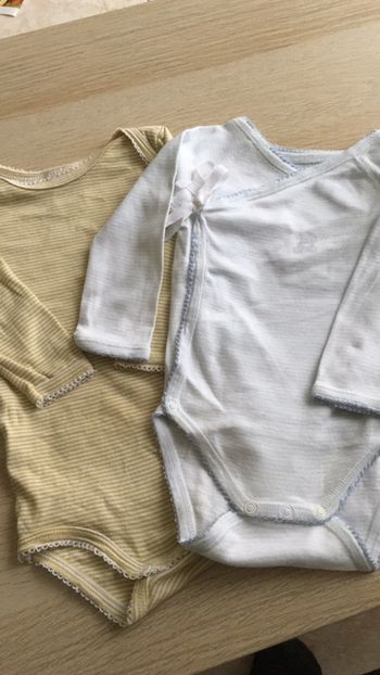Lot de deux bodies milleraies petit bateau
