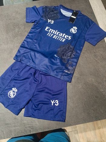 Tenue foot Real Madrid violet 120 ans. T.22