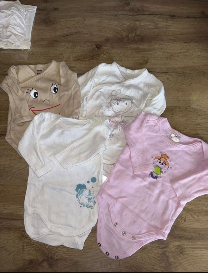 Lot de 4 bodies 3mois