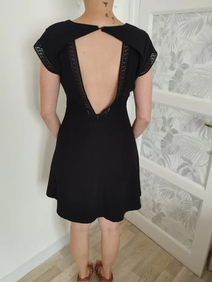 Petite robe noire dos nu - photo numéro 3