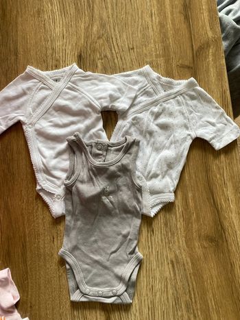 Lot de 3 bodies taille 0/1 mois