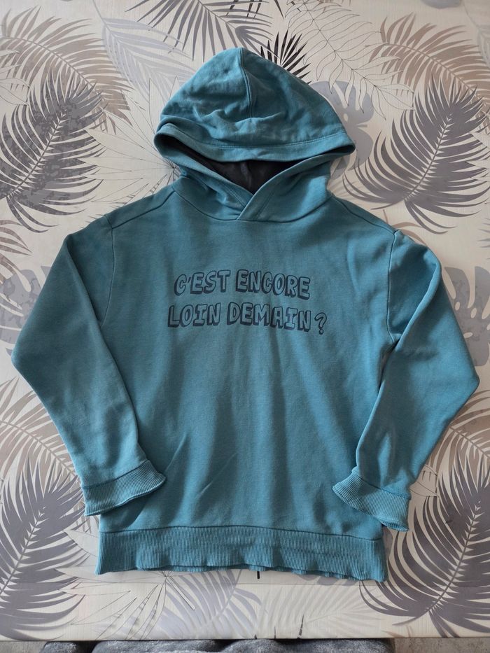 Pull message "c'est encore loin demain"