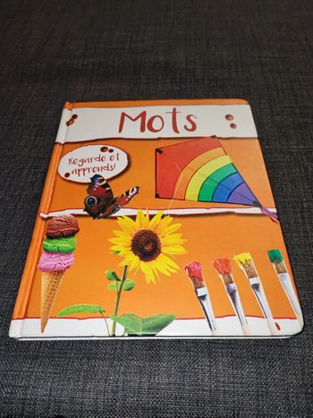 Livre cartonné " mots"