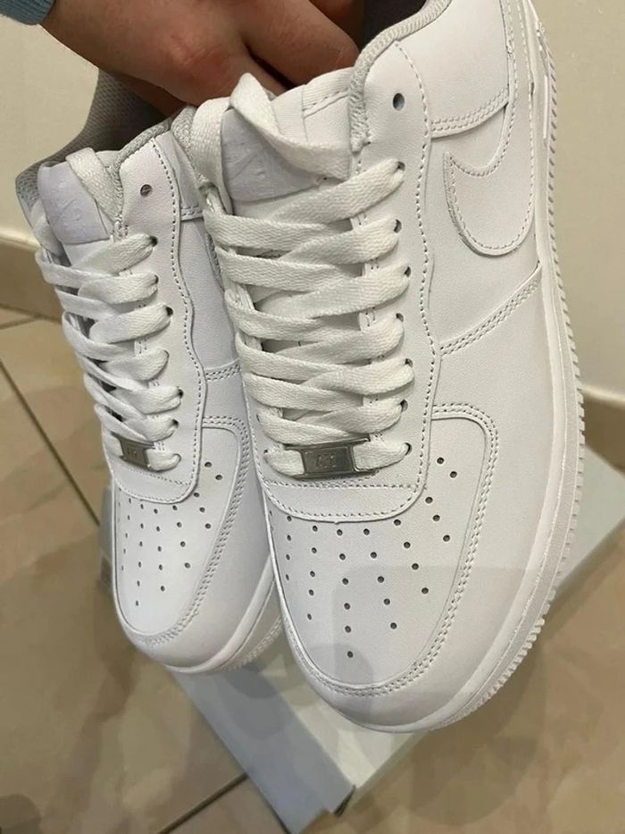 Nike Air Force 1
42.5 - photo numéro 4