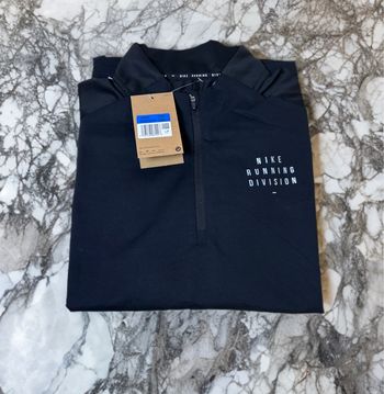 Zip Nike Running division 