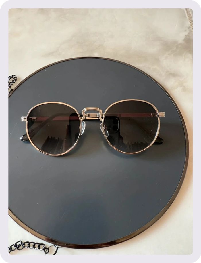 Lunette de soleil ronde noire argenté