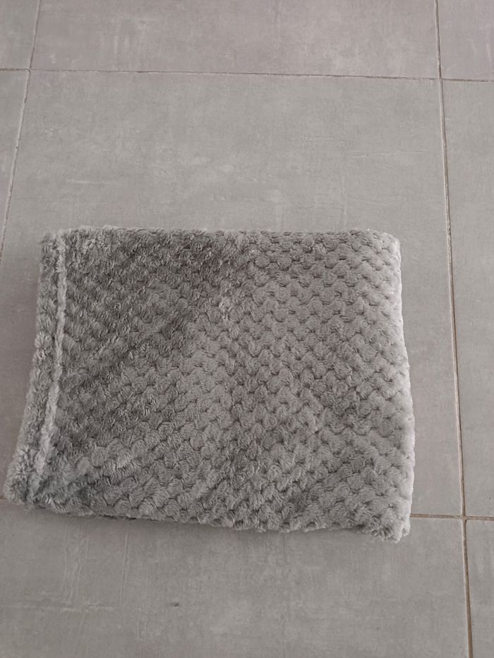 Plaid Polaire Doux Gris Dimensions : 70x100cm - photo numéro 4