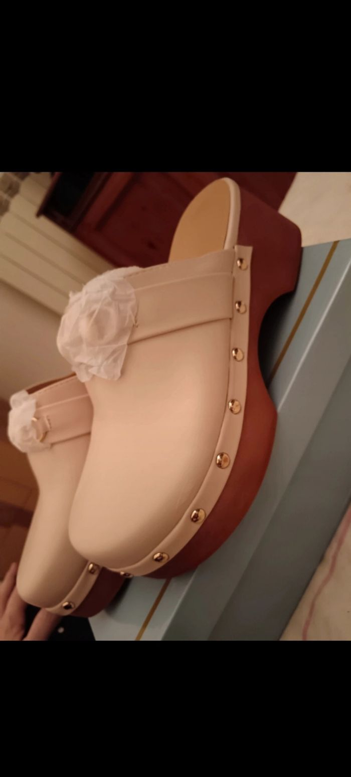 Sabots beige neuf taille 39 - photo numéro 2