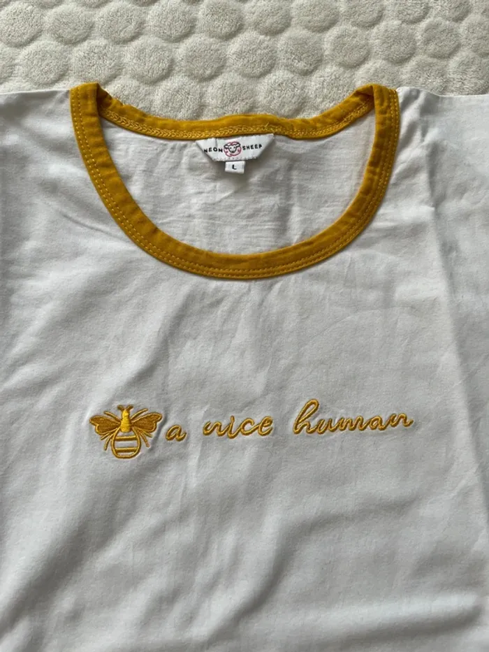 T-shirt « bee a nice humain » - photo numéro 2
