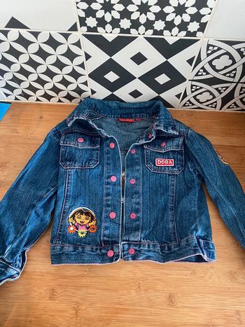 Veste jean brodée Dora  l’exploratrice