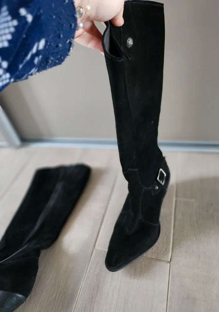 bottes à talons noires Eram 37 en excellent état en daim - photo numéro 3