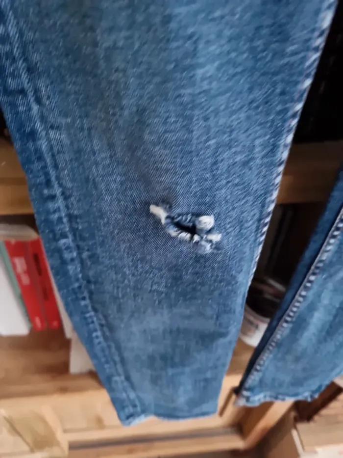 Jean  Zara troué slim homme taille 38 - photo numéro 2