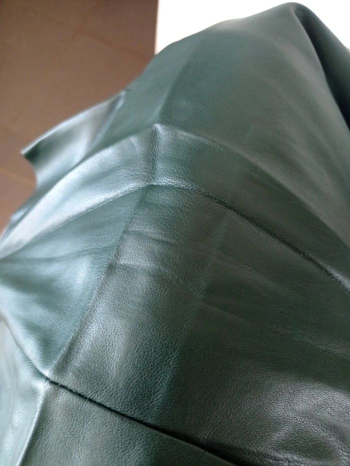 Mini jupe simili cuir de la couleur verte - photo numéro 2