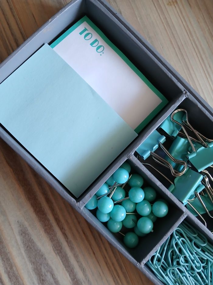 Accessoires bureau trombones & punaises & pinces & notes vert d’eau & argenté - photo numéro 3