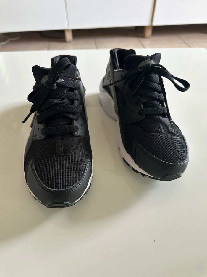 Baskets Nike Huarache Run taille 37,5 - photo numéro 3