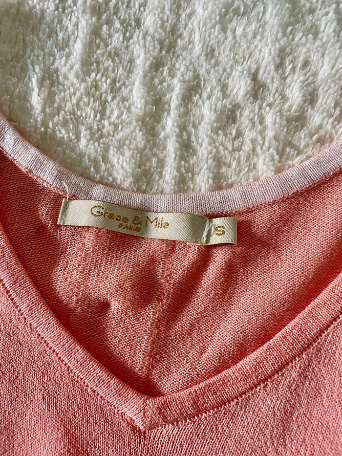 Pull léger rose corail et noeud blanc - photo numéro 4
