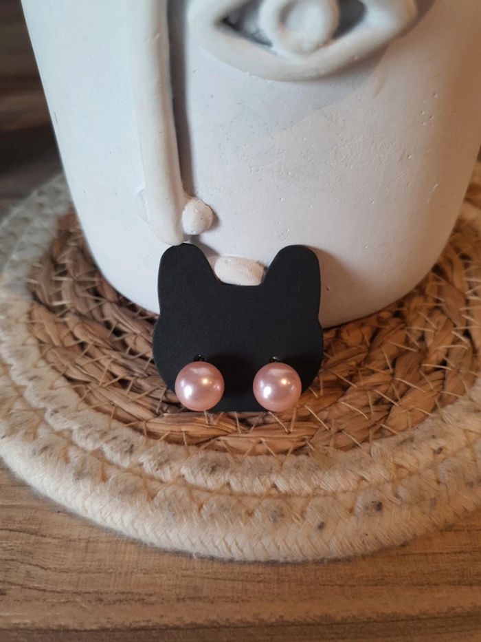 Neuf > Boucles d'oreilles à tige en perles d'eau douce roses - photo numéro 2