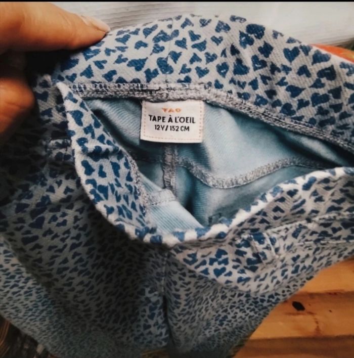 Très beau pantalon slim "Tape à l'œil" motifs cœurs neuf - photo numéro 5