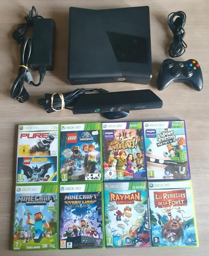 Lot Console XBOX 360 250go + 1 Manette Officielle + Caméra Kinect & 8 Jeux