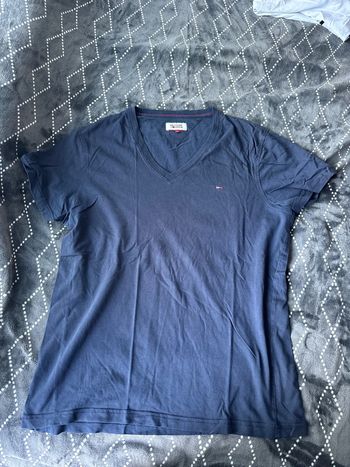 Teeshirt bleu marine col V