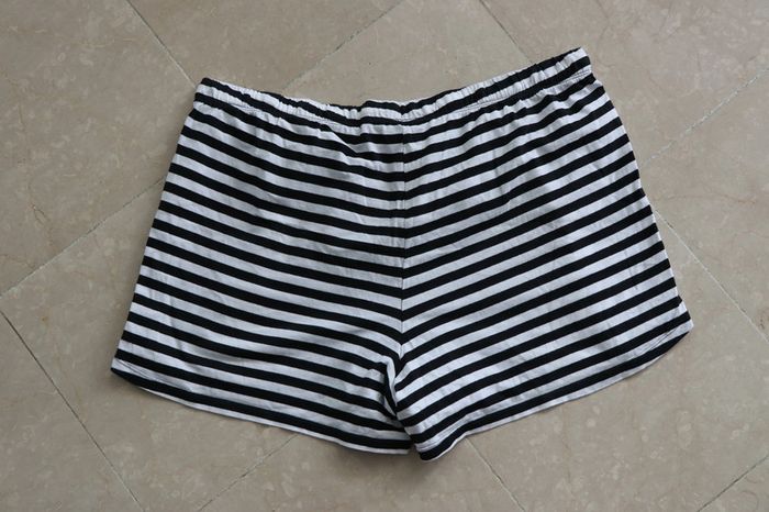 Short de pyjama rayé noir et blanc - photo numéro 2