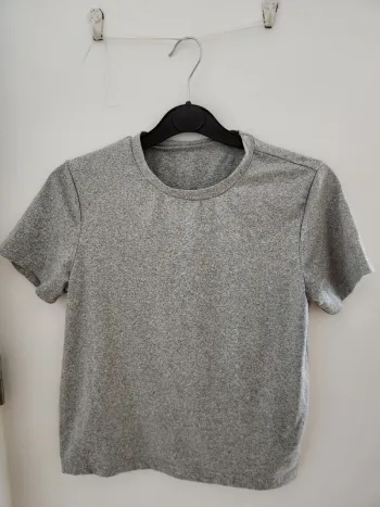 T-shirt gris col rond Taille 13 ans