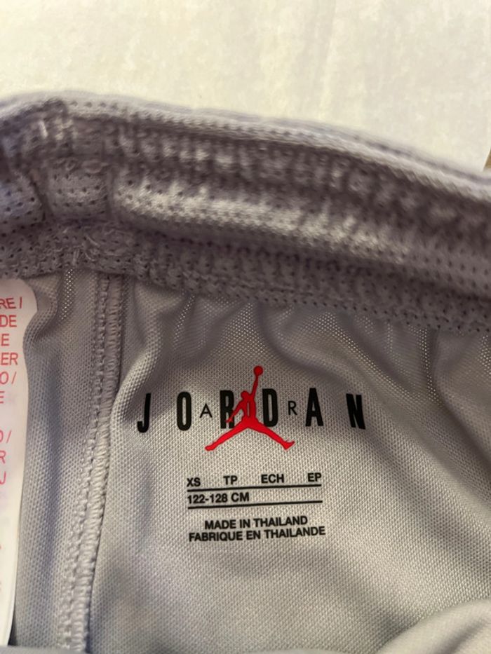 Short de foot Jordan, équipe Paris Saint-Germain taille 5/6 ans authentique neuf - photo numéro 4