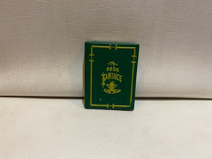Figurine livre la princesse et la grenouille
