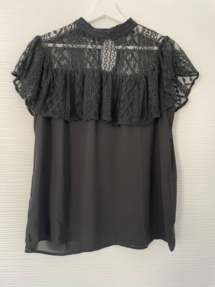 Haut blouse noire élégante unie col en dentelle sans manches