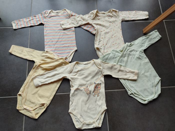 Lot 5 bodies manches longues 6 mois