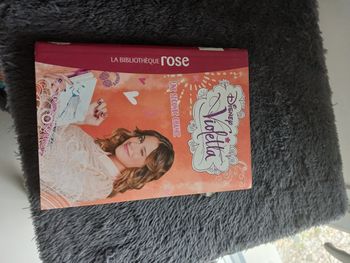 Livre  Violetta  neuf