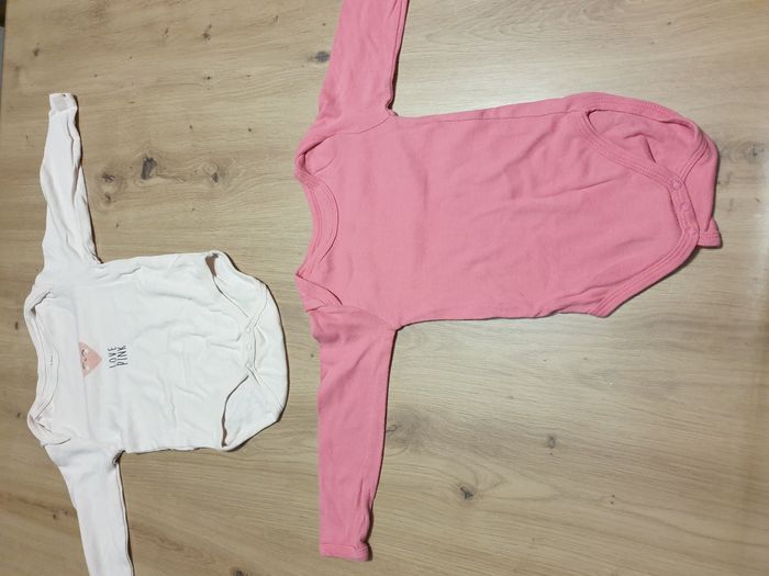 5 bodys 12 mois - photo numéro 2