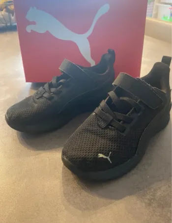 Baskets noires Puma Anzarun Lite PS taille 30