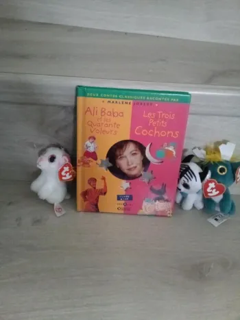 Lot livre de contes avec cd et 3 peluches neu.ves