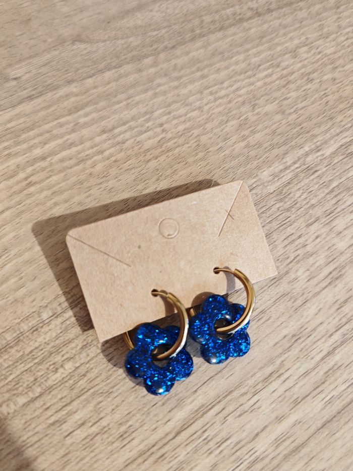 Boucles d'oreilles créoles pampilles fleurs interchangeables bleu nuit paillettés